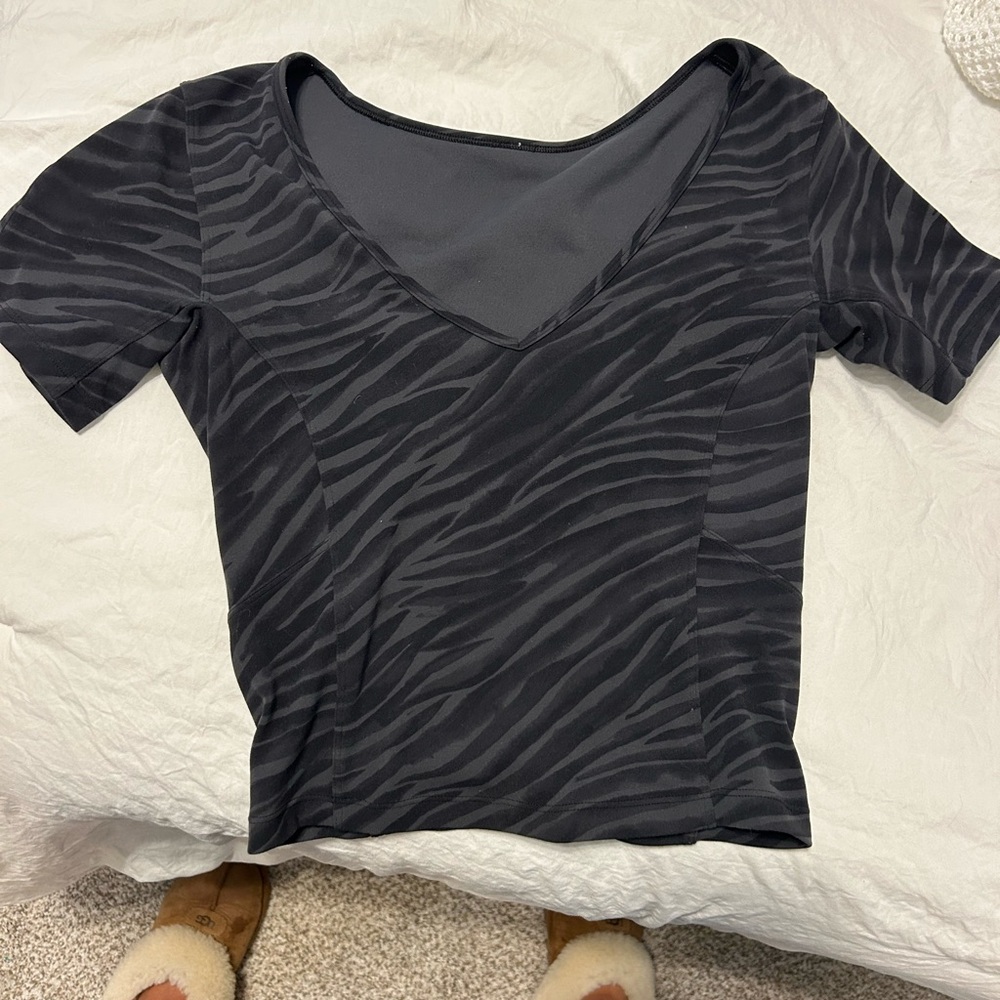 Lululemon short sleeve shirt